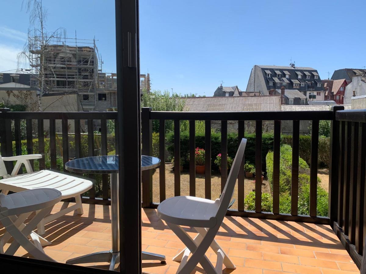 Cosy T2 Terrasse Sud - Centre Deauville Et Hippodrome Exterior photo
